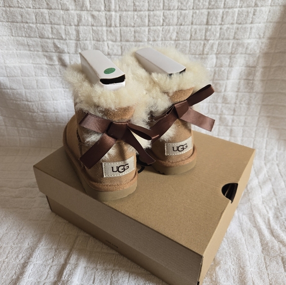 T Mini Bailey Bow II UGG 9c Chestnut Brown - Picture 3 of 12